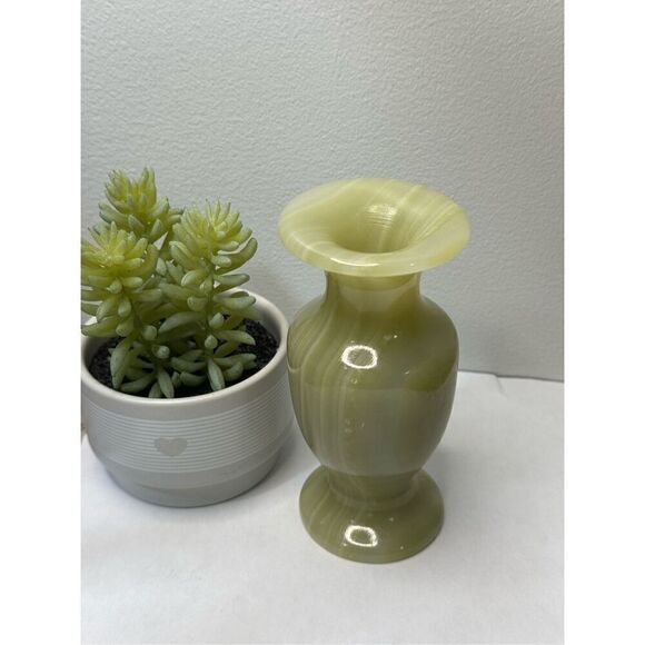 Natural Jade Vase - Picture 1 of 8